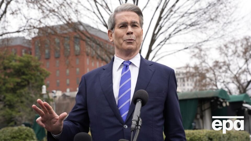 Бессент сказал, что украинцы наняли юридических советников и что с американской стороны соглашение "готово"