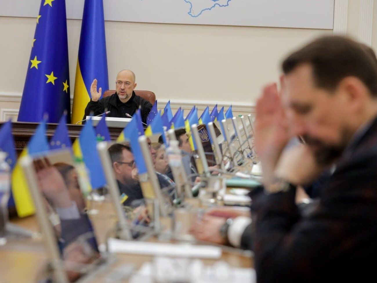 Схвалений урядом порядок набуває чинності після припинення вогню або скасування воєнного стану