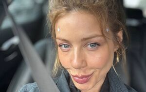 Тина Кароль весит около 52 кг