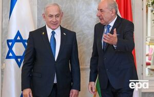 Нетаньяху (ліворуч) уранці прибув до Будапешта