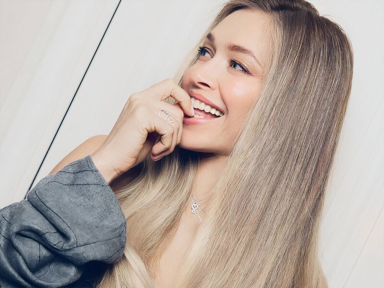 Брежнева продолжает исполнять старый репертуар