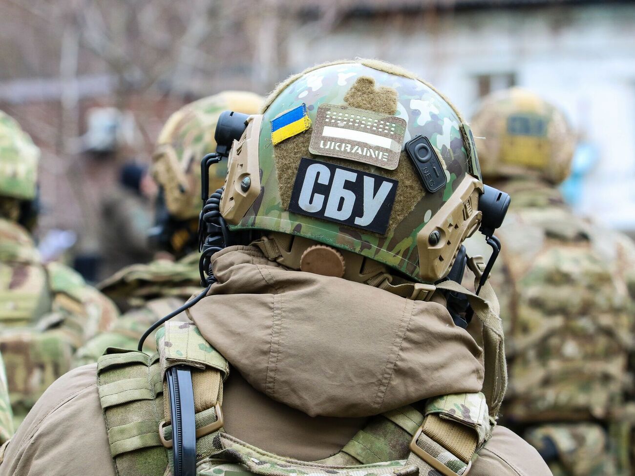 Фигурантов подозревают в создании сайта-аналога официальным страницам органов власти, объявлении "онлайн-референдума" и разработке копии "Дії", чтобы сфальсифицировать результаты псевдоголосования