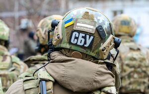 Фігурантів підозрюють у створенні сайта – аналога офіційним сторінкам органів влади, оголошенні "онлайн-референдуму" і розробленні копії "Дії", щоб сфальсифікувати результати псевдоголосування