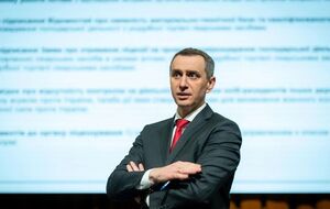 На початку 2025 року український уряд дозволив бронювати 100% медпрацівників закладів охорони здоров'я державної й комунальної форм власності