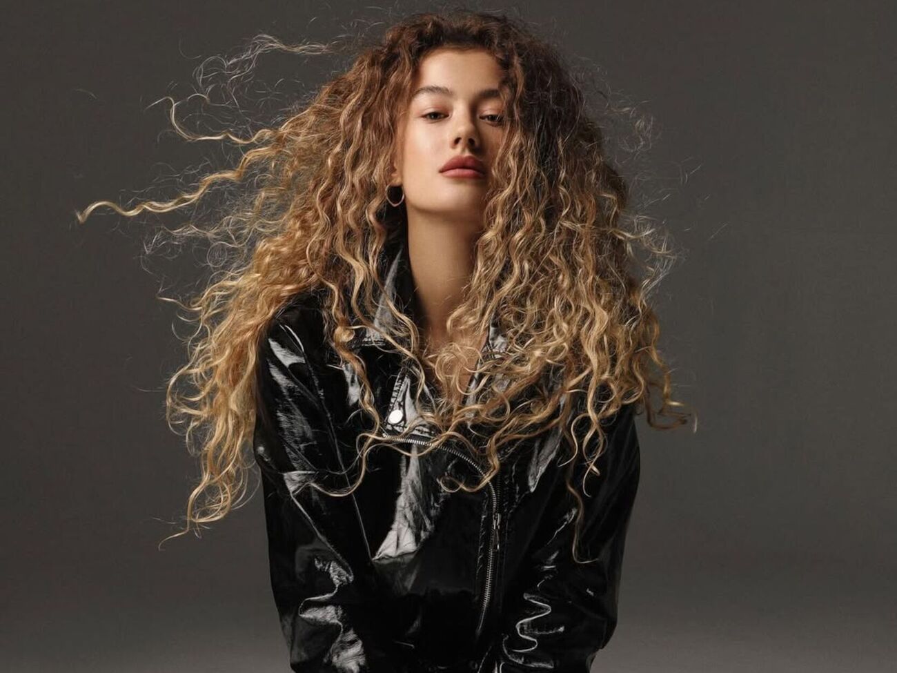 Синецкая родилась в 1996 году в России