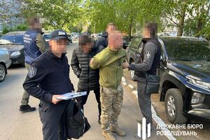 Посадовця затримали у квартирі, де, за даними слідства, військові робили ремонт