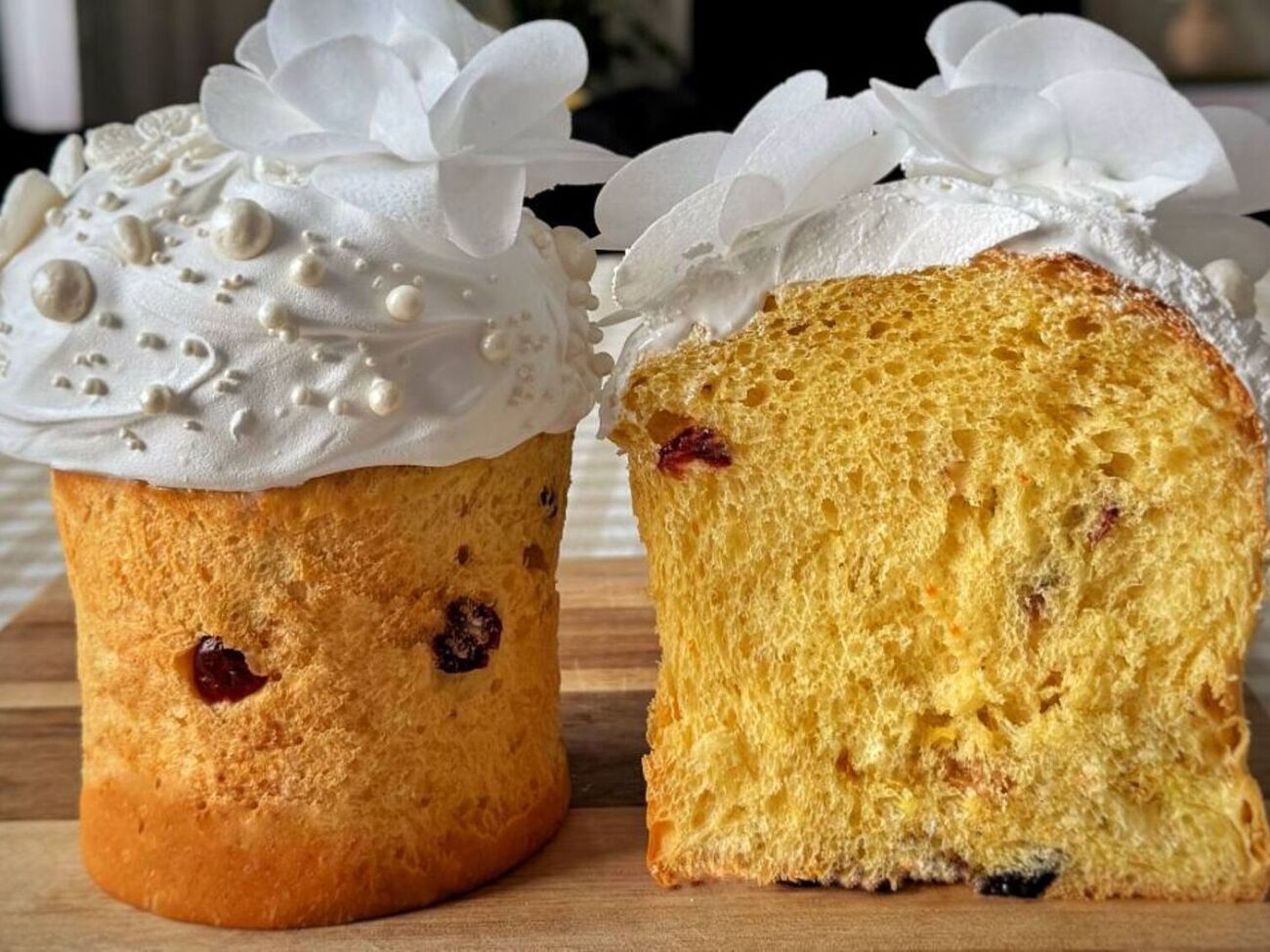 Для пасок также подойдет пшеничная мука высшего сорта хорошего качества