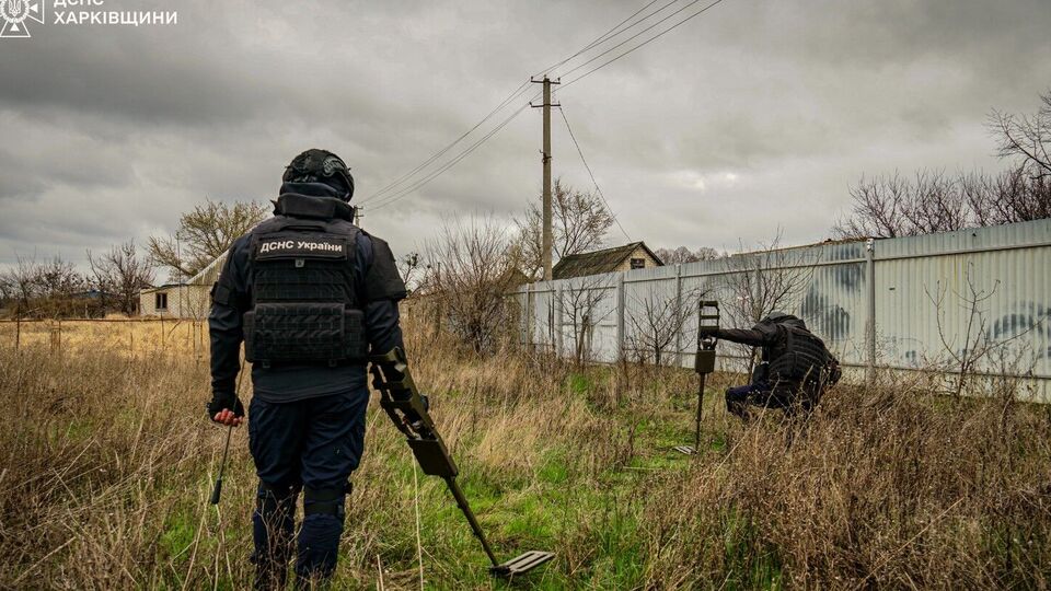 За даними ДСНС, потенційно небезпечними залишається 23% від загальної площі України, ця територія потребує обстеження саперами