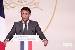 СМИ подчеркивает, что Макрона (на фото) и Стармера назвали вероятными собеседниками с Москвой