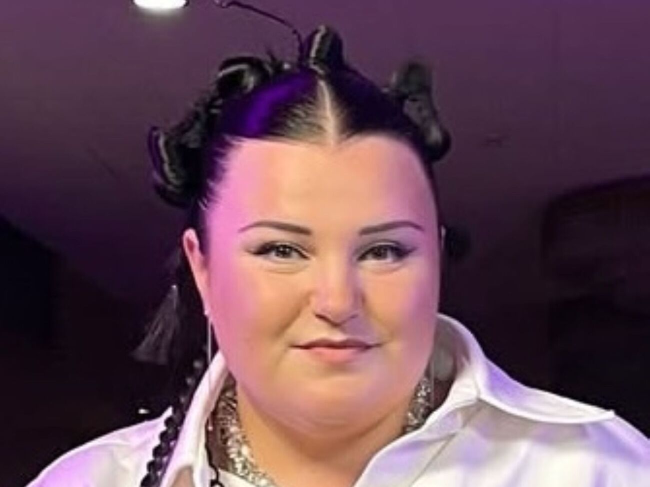 alyona alyona: Эта песня – это история о двух людях, которые боятся проявить свои чувства