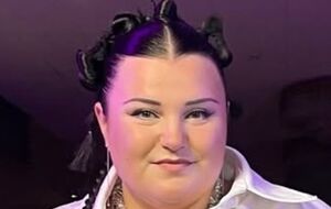 alyona alyona: Эта песня – это история о двух людях, которые боятся проявить свои чувства