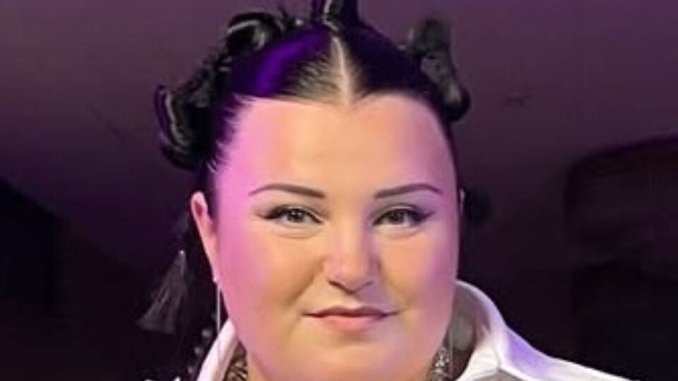 alyona alyona: Эта песня – это история о двух людях, которые боятся проявить свои чувства