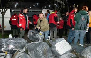 В Киев прибыли полярники, которые находились в Антарктиде от нескольких недель до года