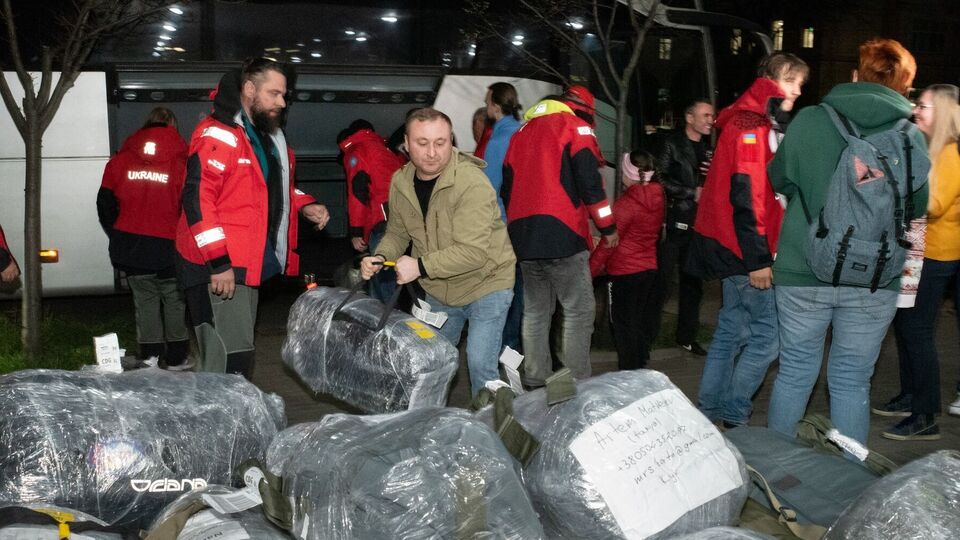 В Киев прибыли полярники, которые находились в Антарктиде от нескольких недель до года