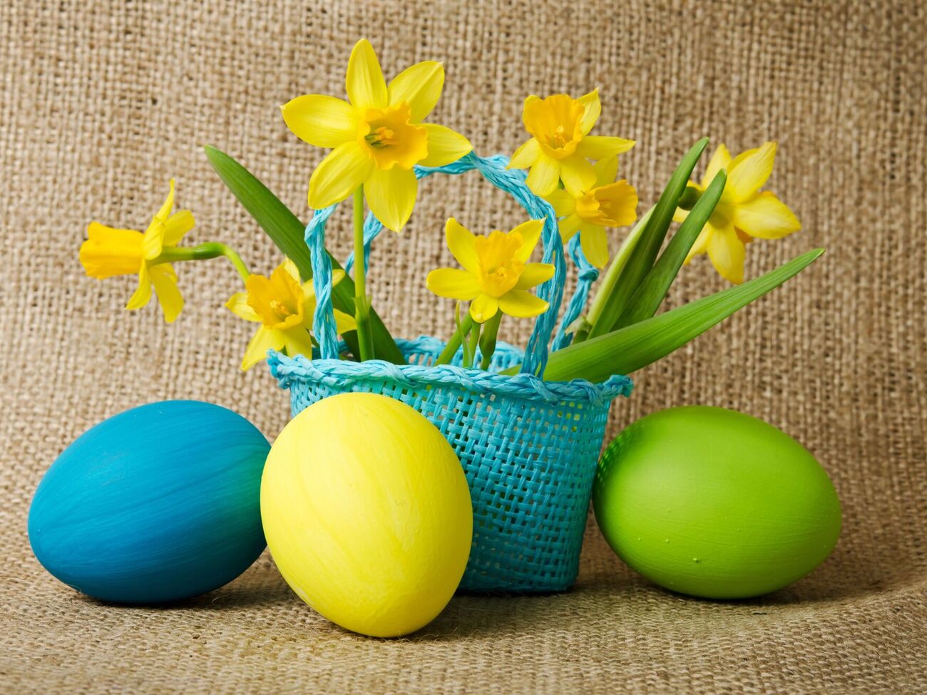 Що більше барвника використовувати у процесі, то яскравішим буде колір великодніх яєць