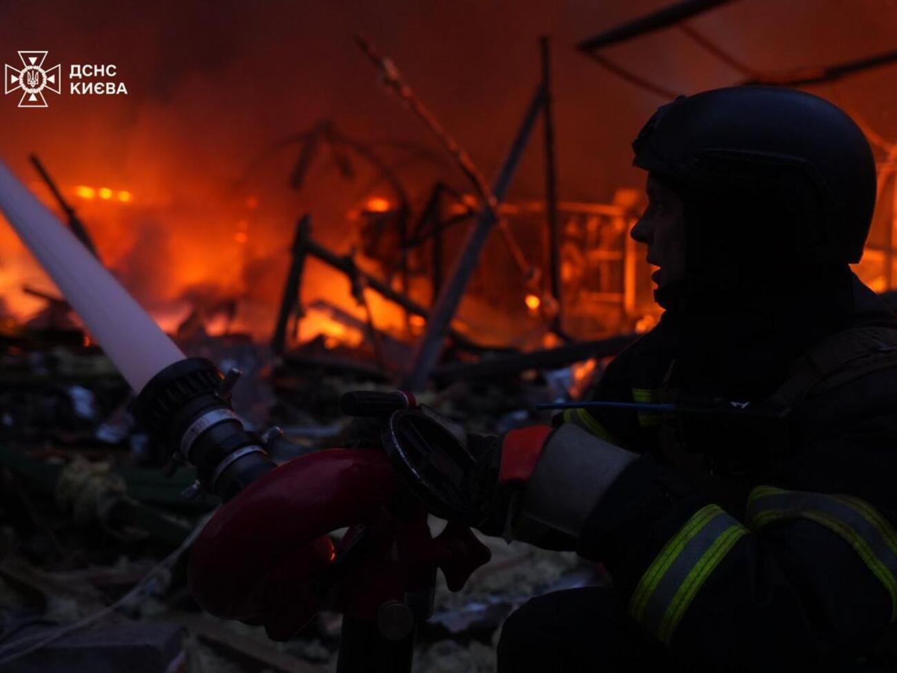 До ліквідації наслідків залучили 128 пожежників, розповіли в ДСНС