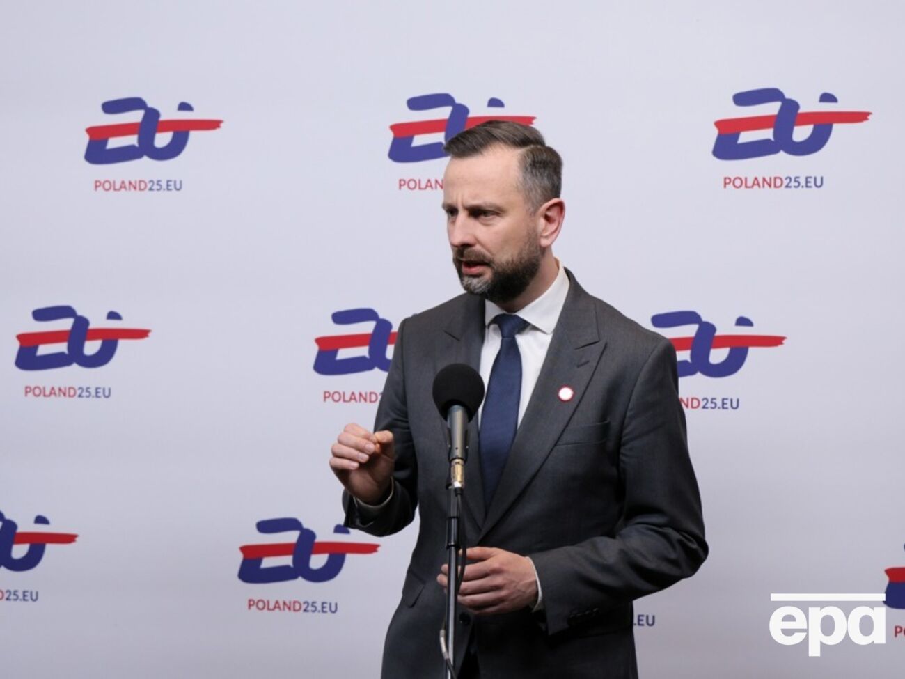 Косиняк-Камыш отметил, что нелегальные мигранты начали вести себя более агрессивно и их количество выросло