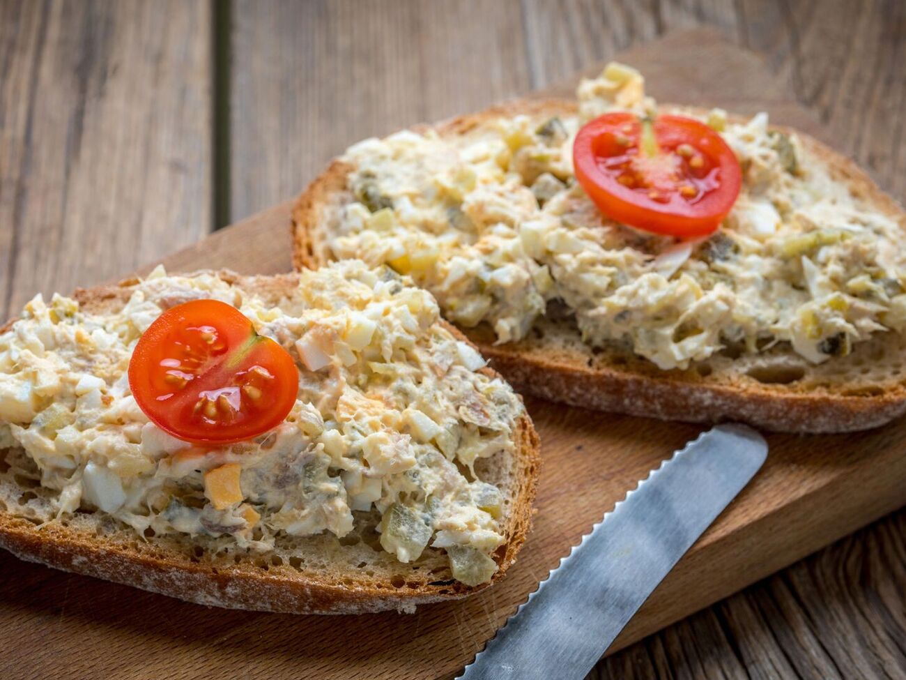 Для намазки вам понадобится 150 г крабовых палочек