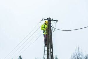 ДТЭК возобновляет энергоснабжение после обстрелов