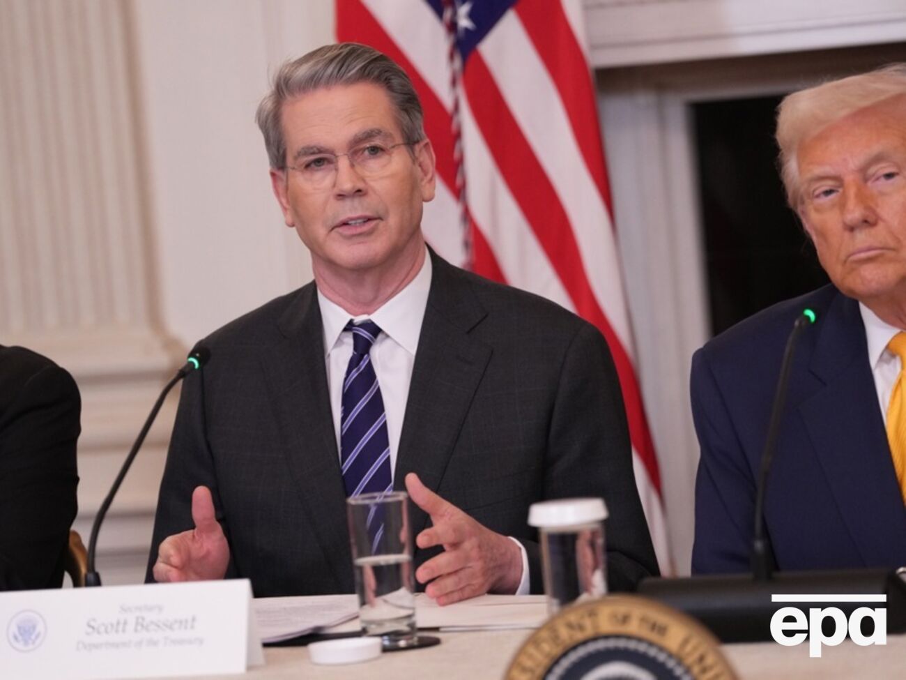 Бессент не назвал страны, с которыми ведут переговоры США
