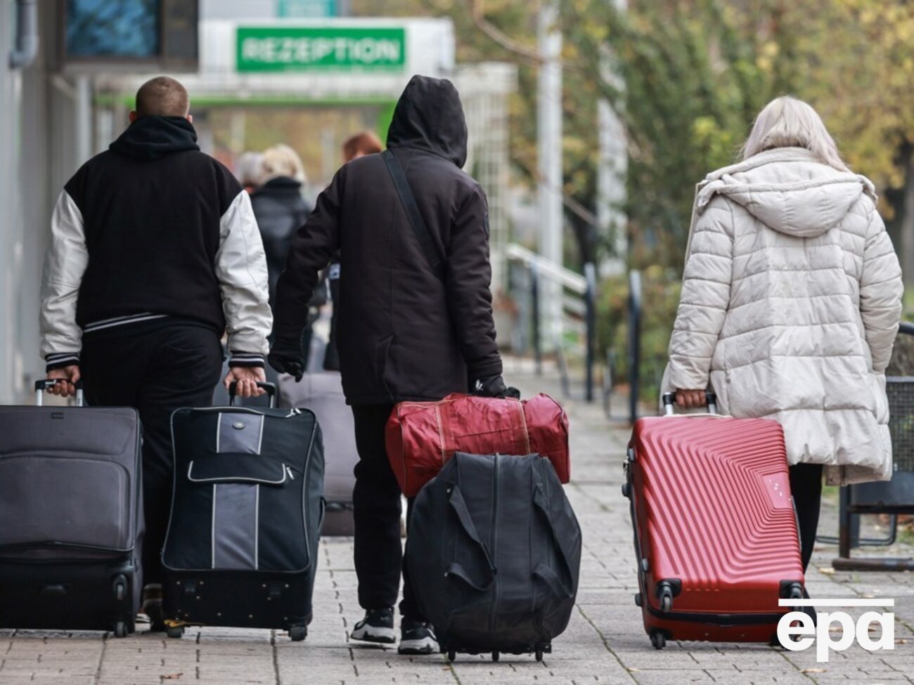 По числу просителей убежища Германия опустилась на третье место в ЕС, пишет СМИ
