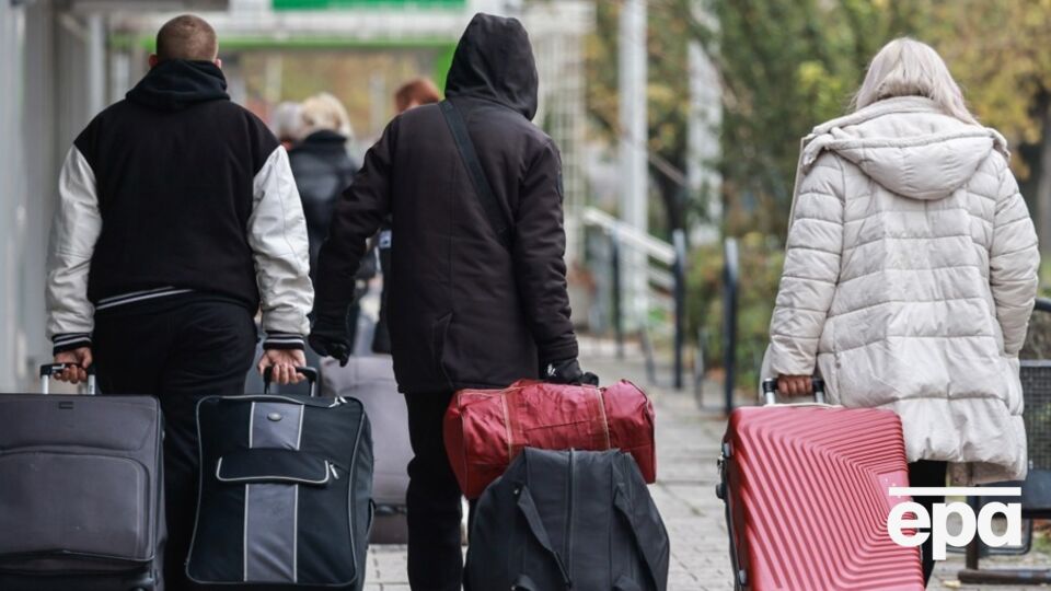 По числу просителей убежища Германия опустилась на третье место в ЕС, пишет СМИ