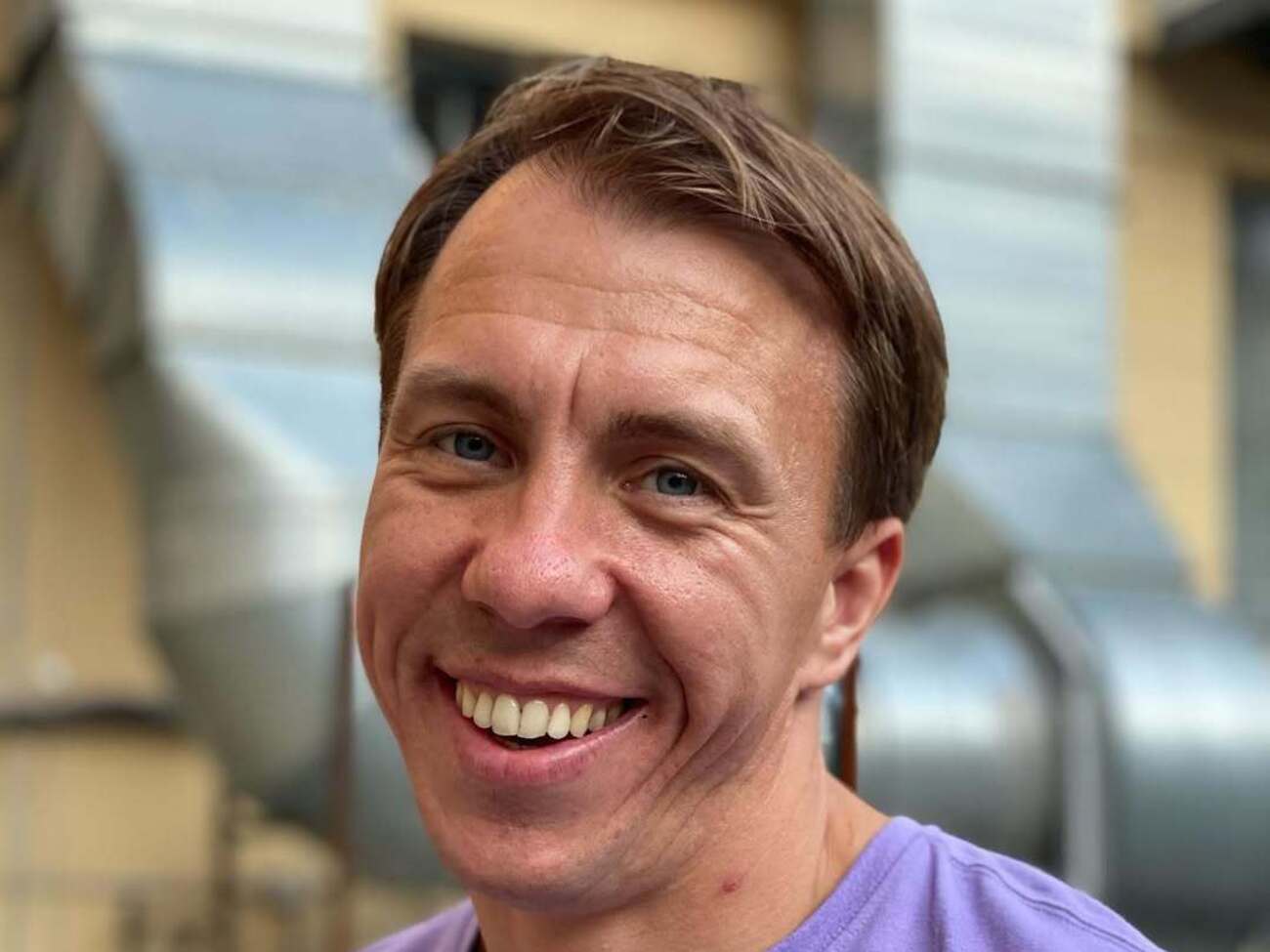 Гладкий народився 1987 року в Києві