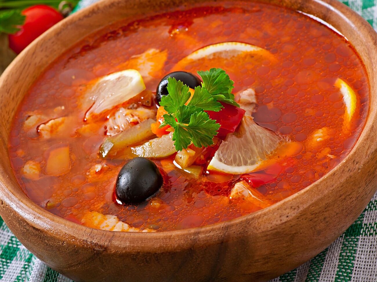 Для солянки вам знадобиться 300 г яловичини