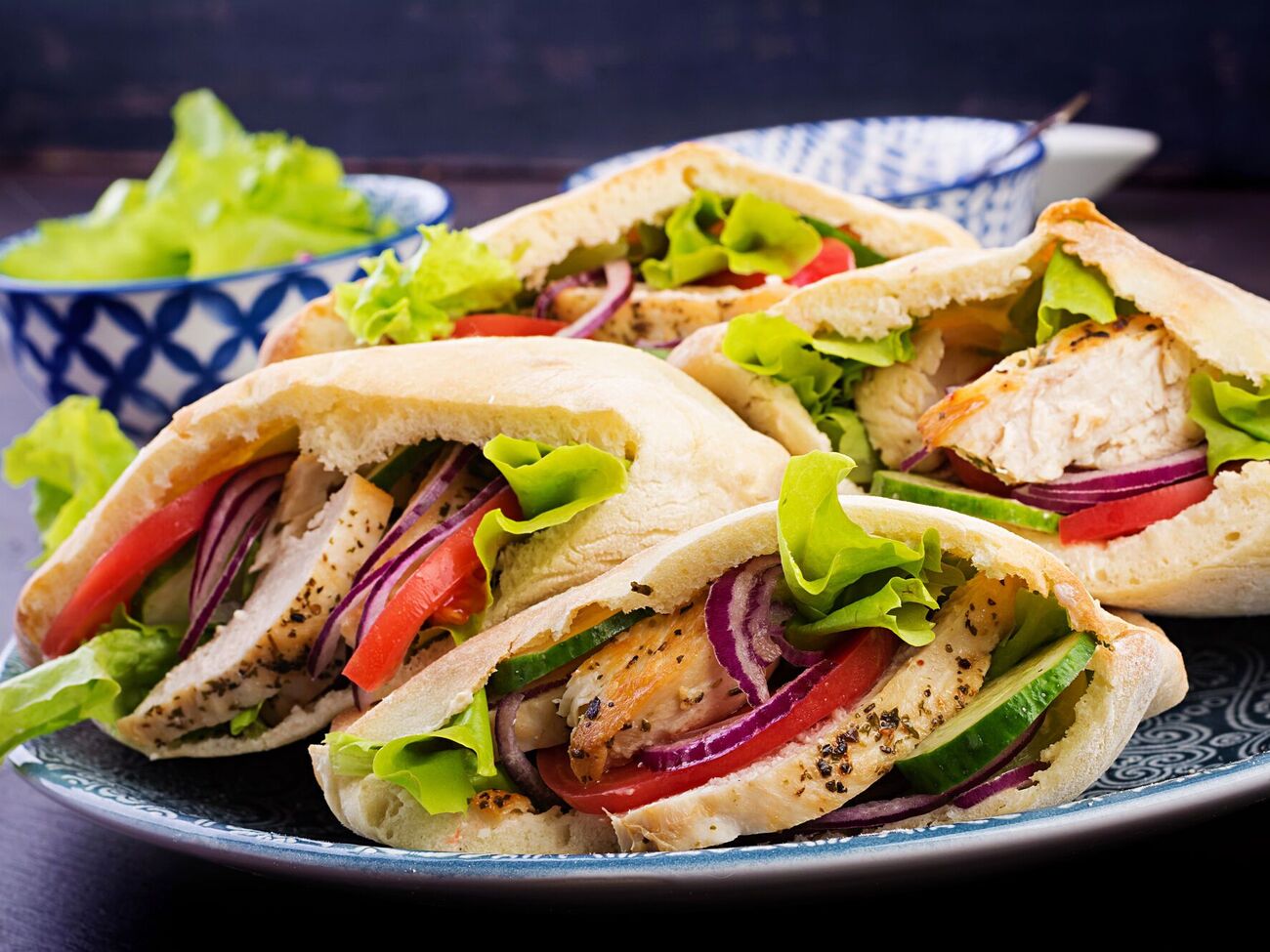 Для начинки вам понадобится 90–120 г крем-сыра