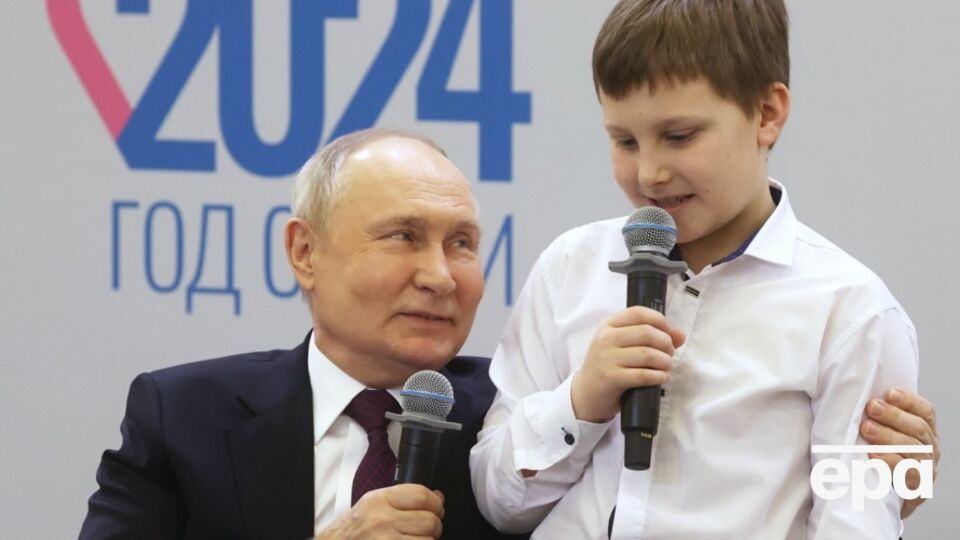 Путин разрешил принимать на работу с 15 лет без согласия родителей