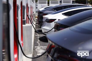 Здебільшого українці купували вживані автомобілі, зокрема 448 електрокарів Tesla Model Y