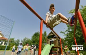 Підозрювані завищували ціну на дитячу інфраструктуру