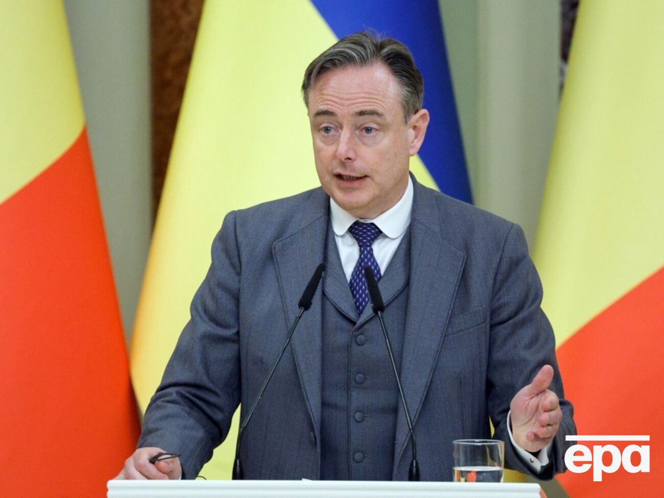 Вевер (на фото) сказал, что Франкен "имеет список вещей, которые они собираются сделать в очень короткие сроки в очень близком будущем"