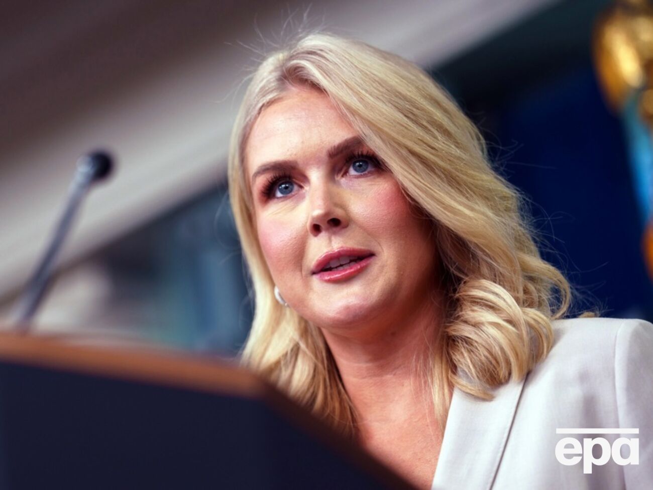 Ливитт (на фото) сообщила, что Китай "совершает ошибку", потому что отказывается вести переговоры с Трампом относительно пошлин