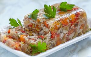 Для холодцю вам знадобиться 1,5 кг курятини