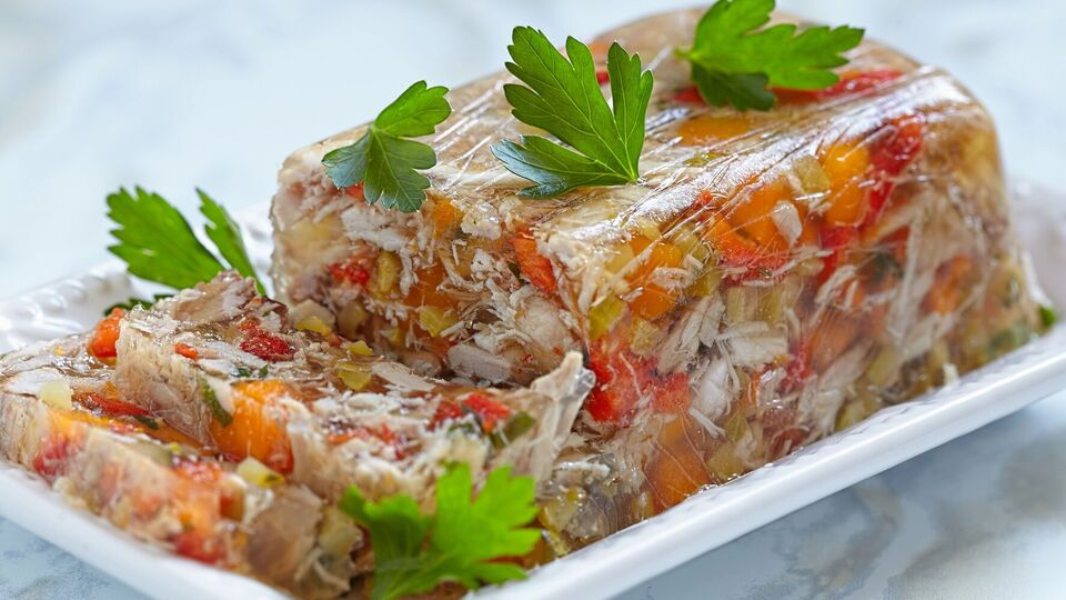 Для холодцю вам знадобиться 1,5 кг курятини