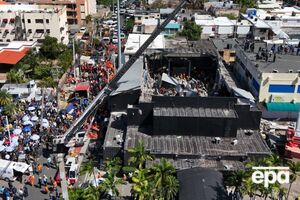 По меньшей мере 98 человек погибли, еще 160 – пострадали