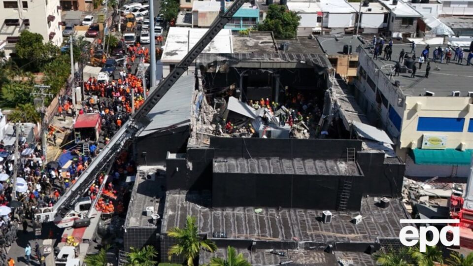 По меньшей мере 98 человек погибли, еще 160 – пострадали