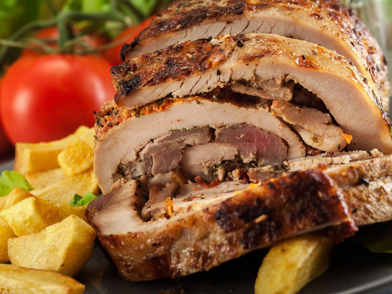 Рулет можно подавать горячим