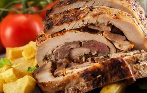 Рулет можно подавать горячим