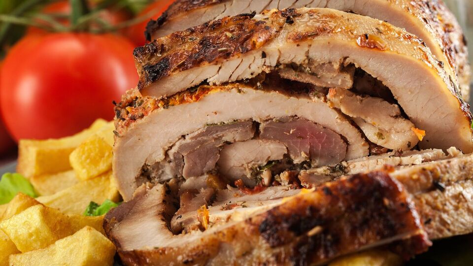 Рулет можно подавать горячим