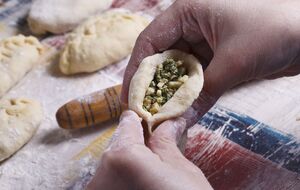 На окропі виходить дуже вдале тісто для пиріжків