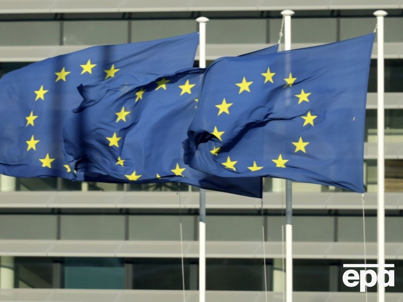 Еврокомиссия сообщила, что пошлины на товары США начнут действовать с 15 апреля