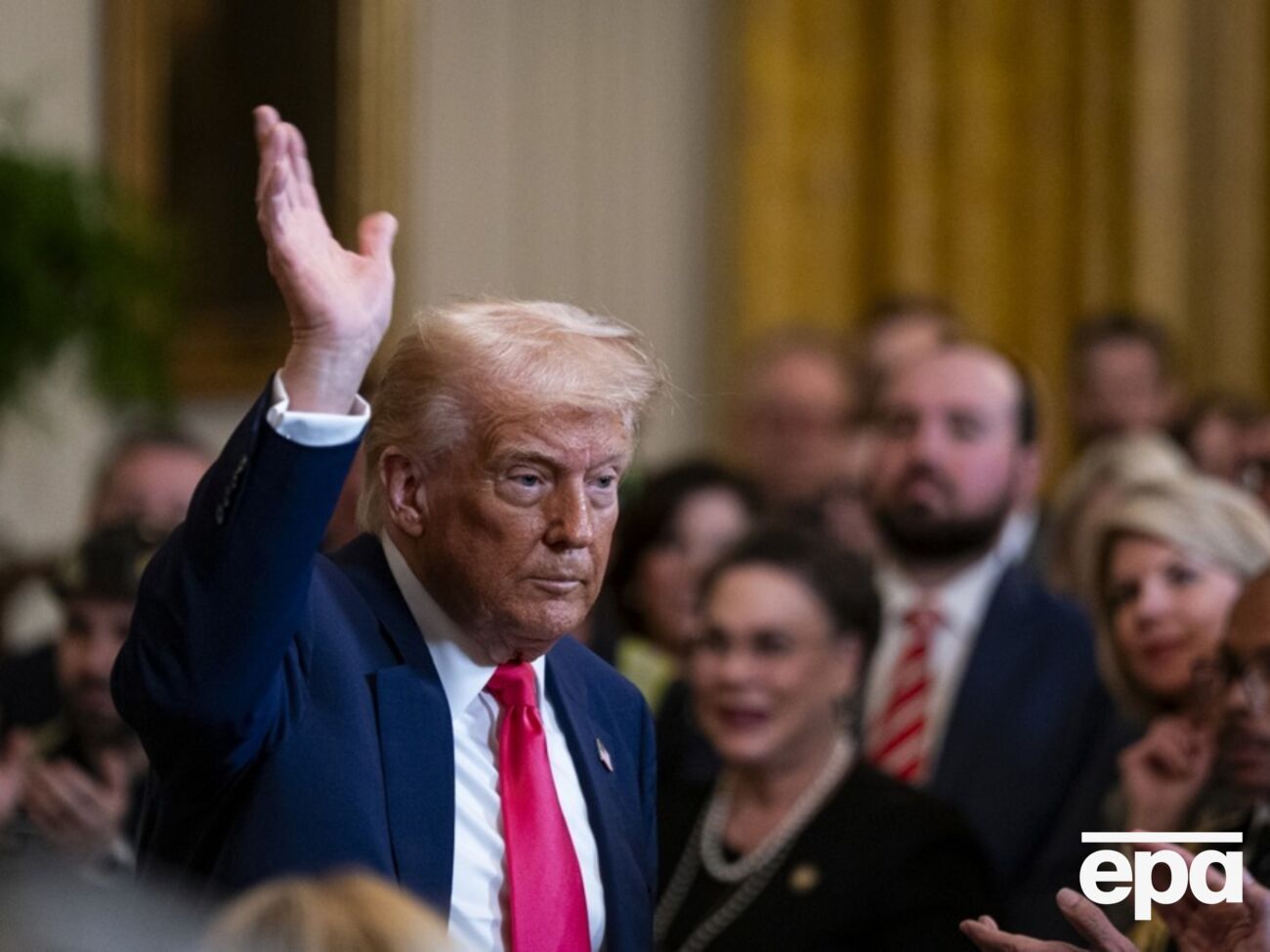 Трамп заявив, що пауза в тарифному питанні набуває чинності негайно