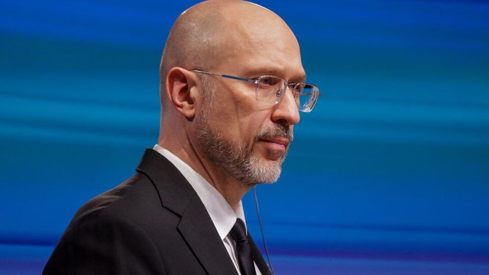 Шмыгаль подчеркнул, что до конца года Украина надеется получить еще более €13 млрд от замороженных российских активов