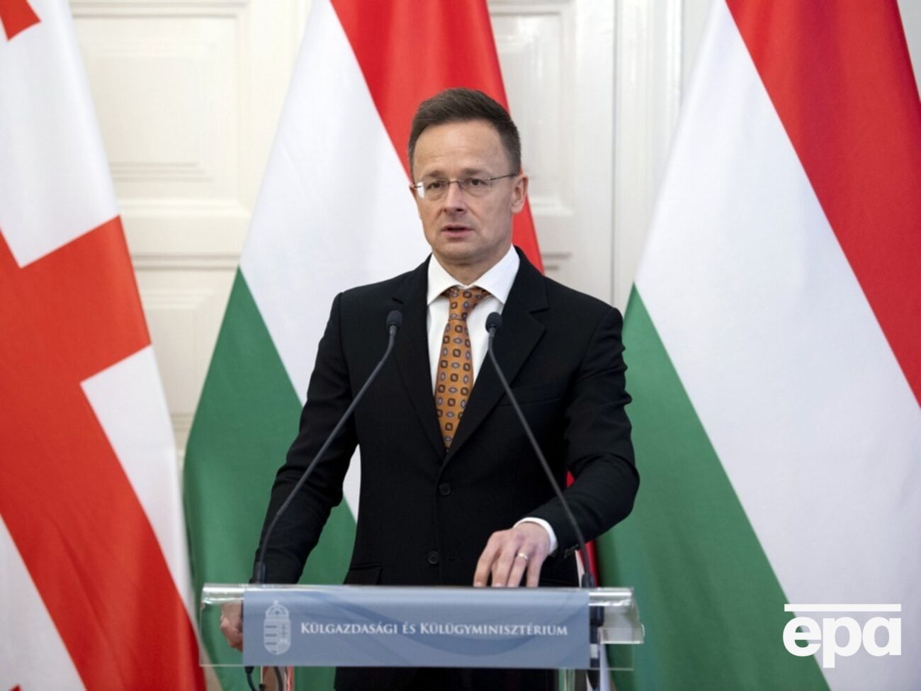 Сийярто считает, что единственным путем к урегулированию ситуации тарифов США являются переговоры, а не отплата