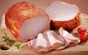 Для ветчины вам понадобятся филе куриного бедра, куриное филе и куриный фарш
