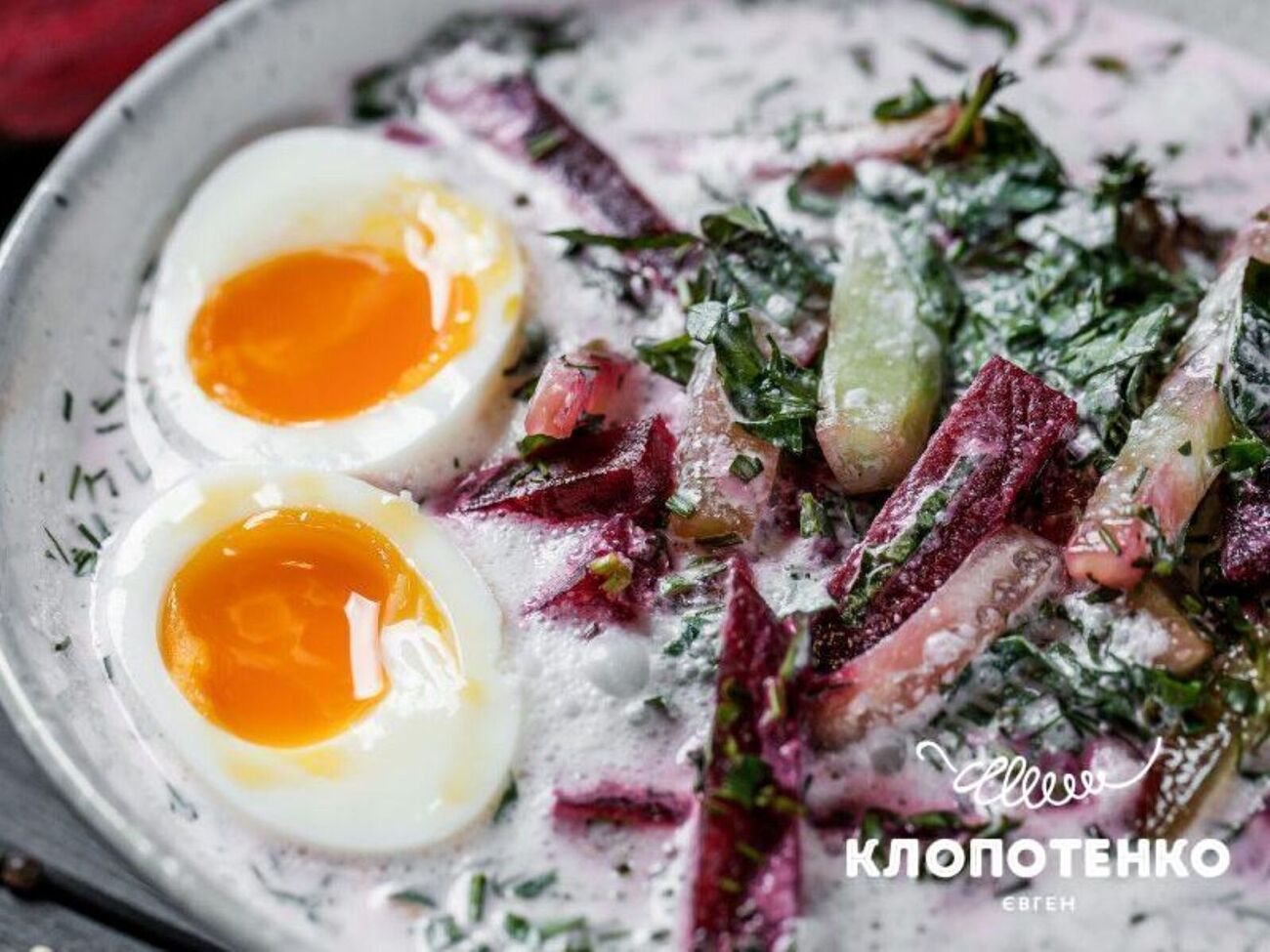 Для приготовления холодника лучше взять небольшую сладкую свеклу