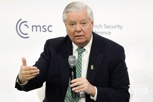 Законопроєкт про мита має допомогти Трампу спонукати Путіна до переговорів щодо миру в Україні, пояснив Грем