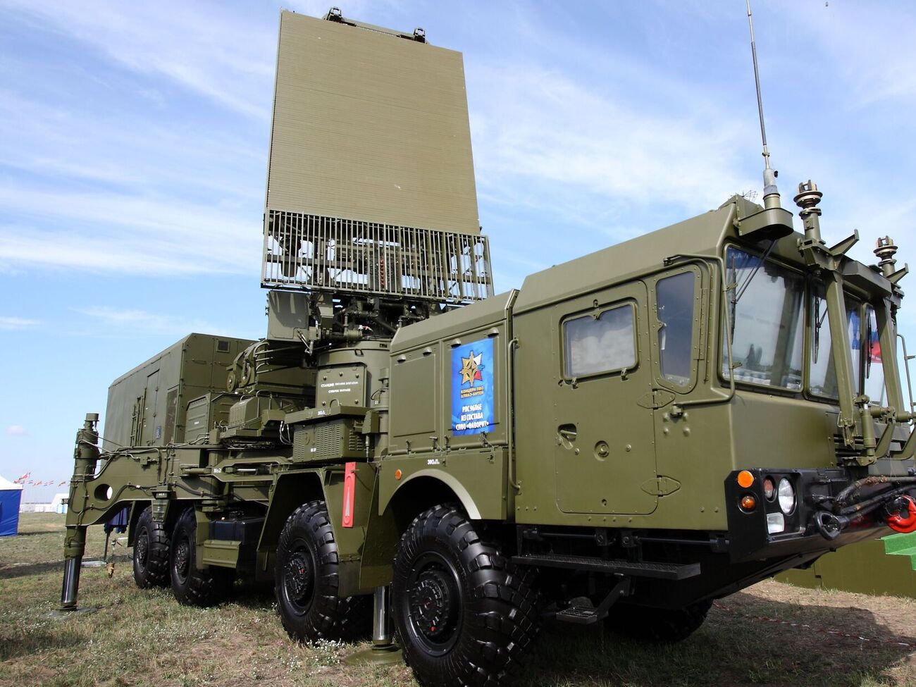 По данным пабликов, уничтожена РЛС системы ПВО С-400